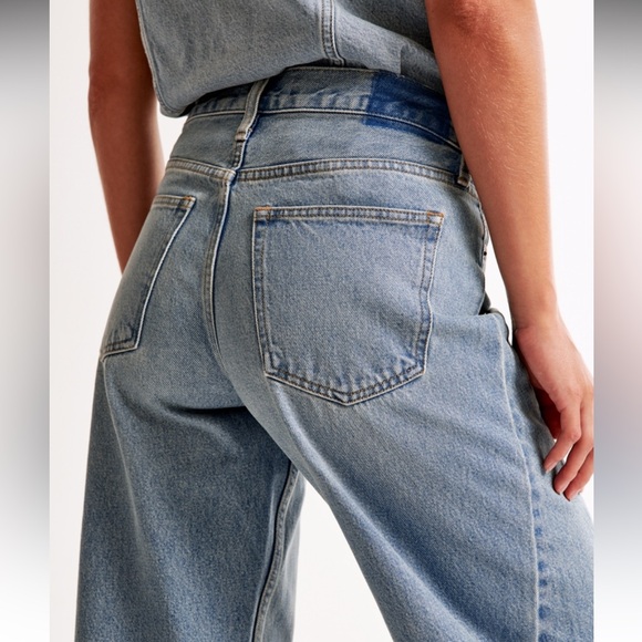 NWT Abercrombie Mid Rise Barrel Jeans - Picture 4 of 5